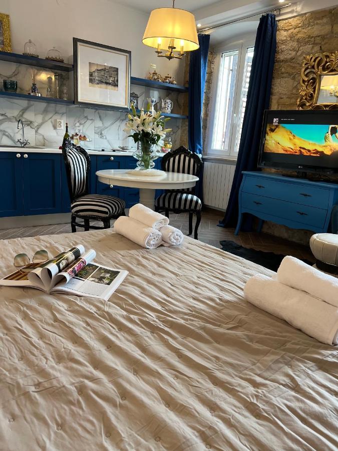 La Dolce Vita Luxury Apartments With Best Free Private Parking In City Center Pula Exterior photo