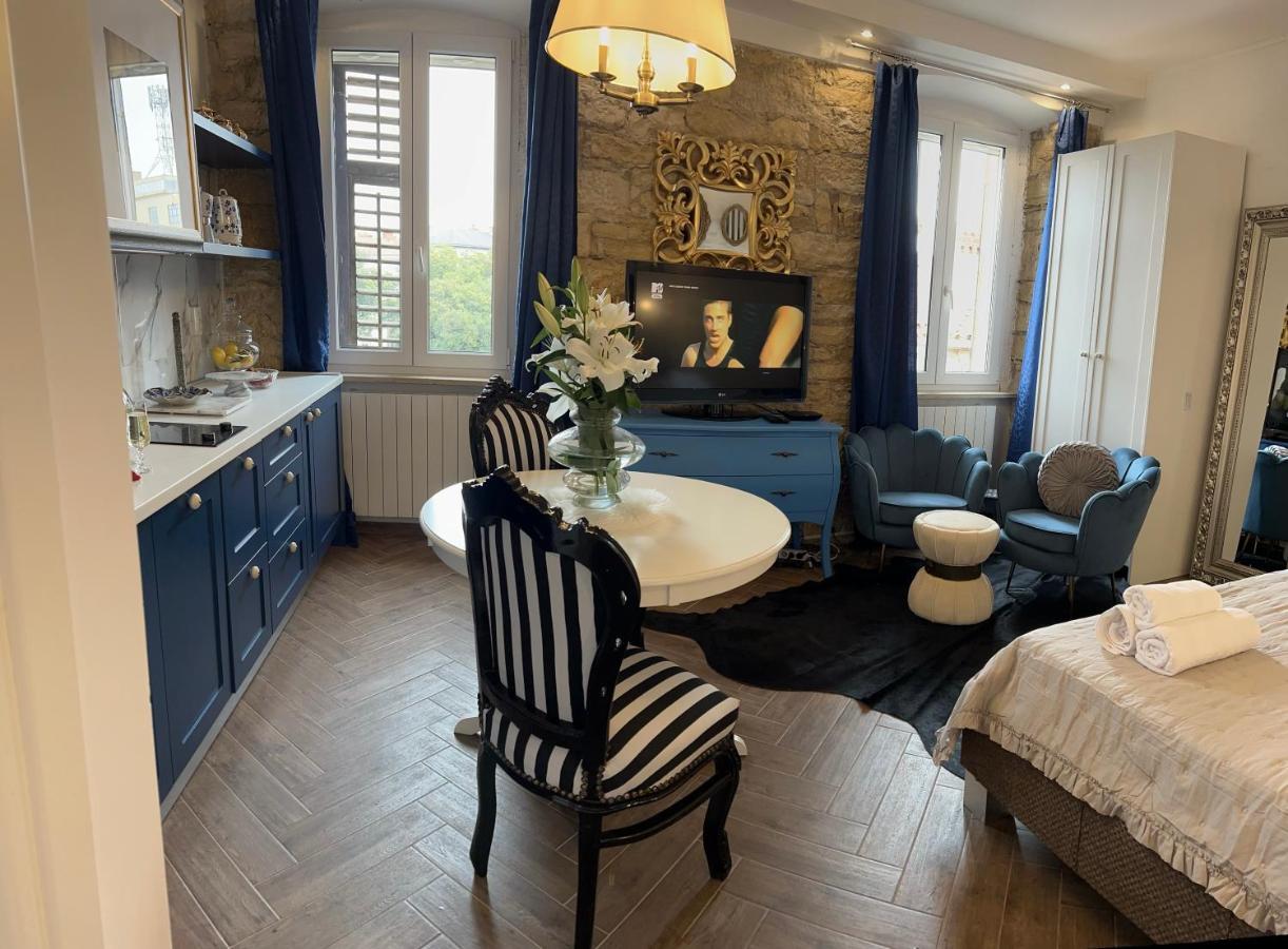 La Dolce Vita Luxury Apartments With Best Free Private Parking In City Center Pula Exterior photo