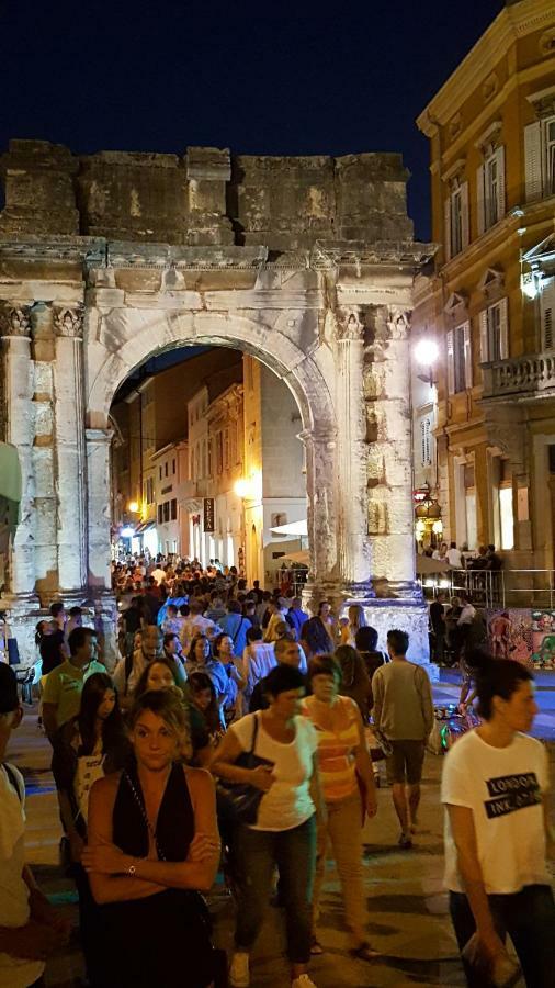 La Dolce Vita Luxury Apartments With Best Free Private Parking In City Center Pula Exterior photo